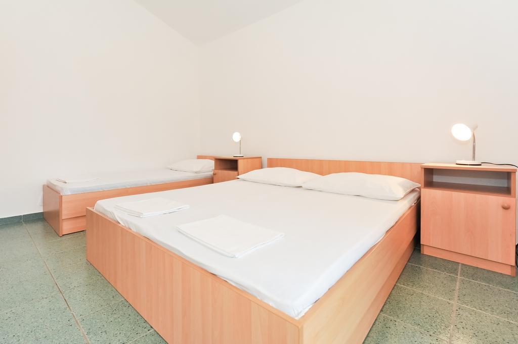 Apartments Marta Starigrad Paklenica Habitación foto
